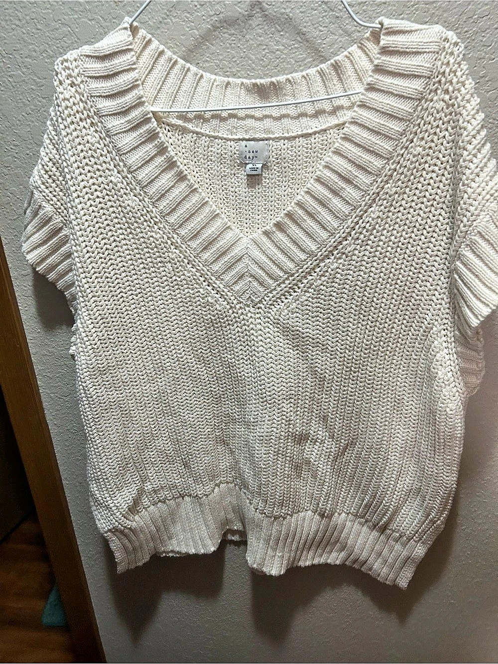 a new day Women's Cream V-Neck Sweater XL
